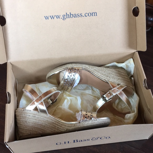 G.H. Bass & co. Metallic gold strapped sandals 6 - Picture 7 of 8